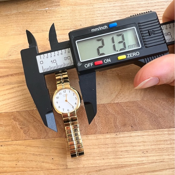 Citizen ladies gold tone dress watch NEW BATTERY - Picture 8 of 9